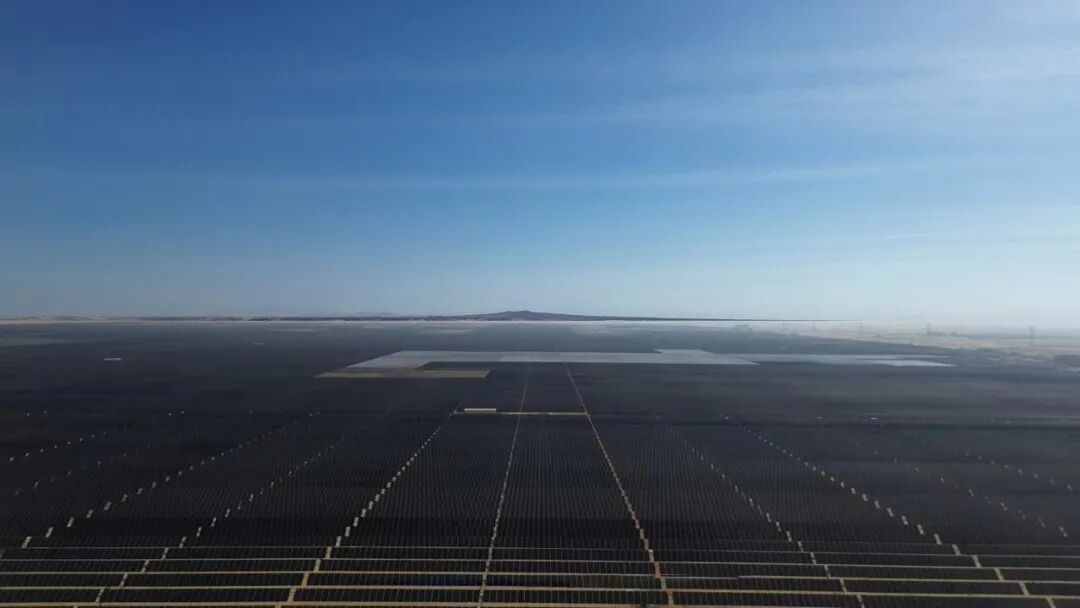 9.沙特阿尔舒巴赫2.6吉瓦光伏电站.jpg